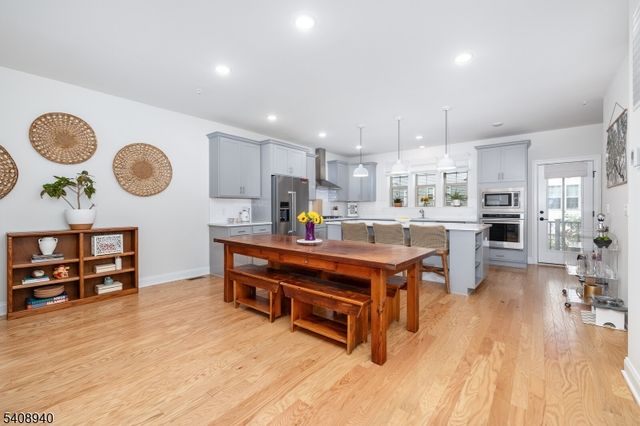 4 Marigold Ct, Warren Twp., NJ 07059