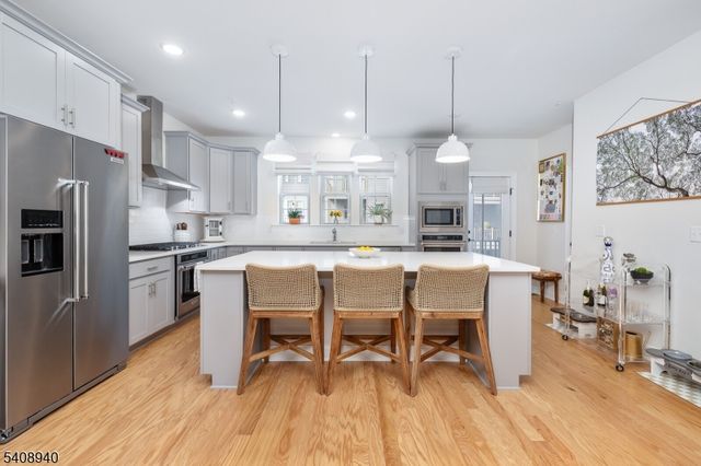 4 Marigold Ct, Warren Twp., NJ 07059