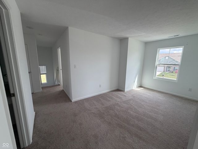 6652 W Sailboat Drive, Greenfield, IN 46140