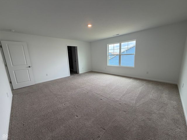 6652 W Sailboat Drive, Greenfield, IN 46140