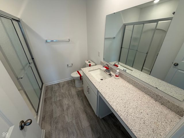 6652 W Sailboat Drive, Greenfield, IN 46140