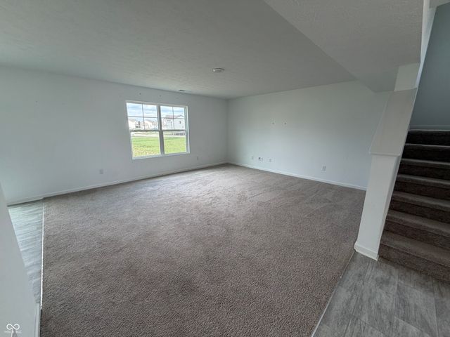 6652 W Sailboat Drive, Greenfield, IN 46140