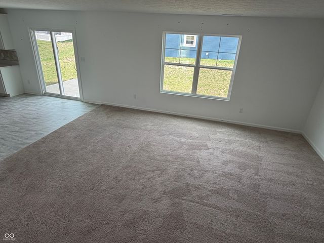 6652 W Sailboat Drive, Greenfield, IN 46140