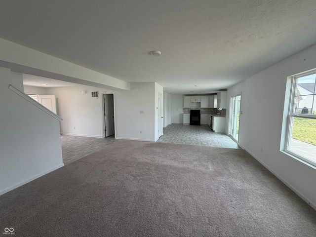 6652 W Sailboat Drive, Greenfield, IN 46140