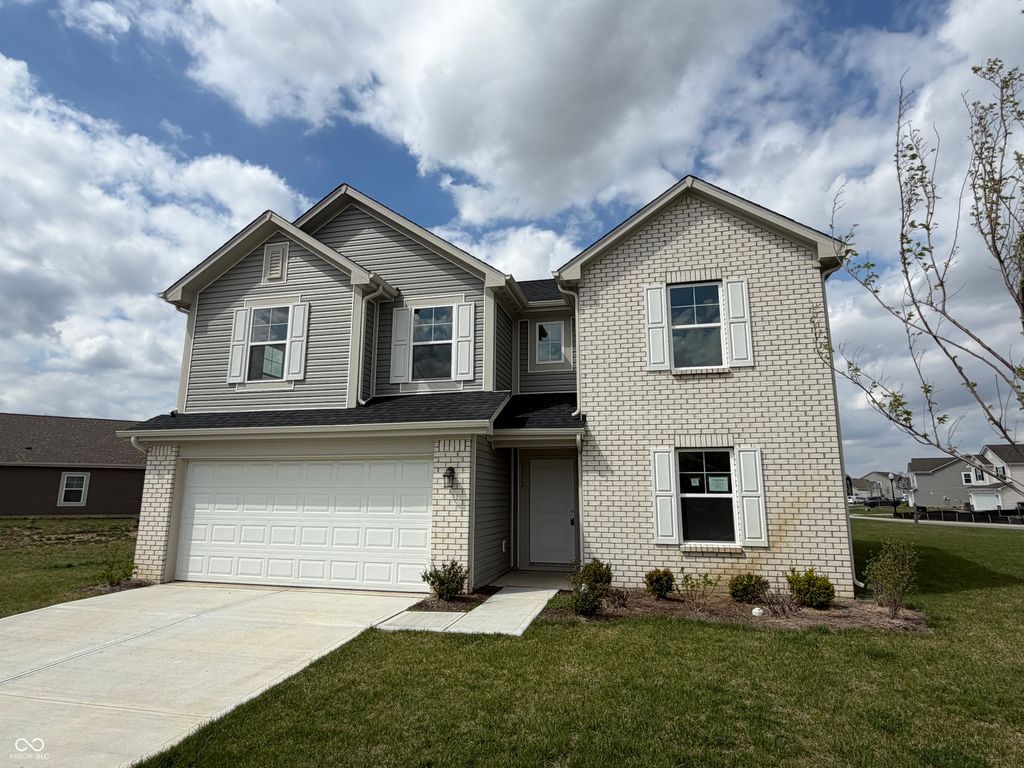 6652 W Sailboat Drive, Greenfield, IN 46140