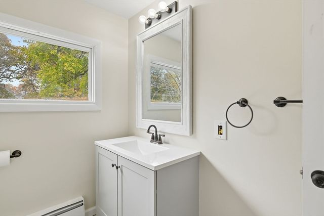 117 Middle St, Springfield, MA 01104