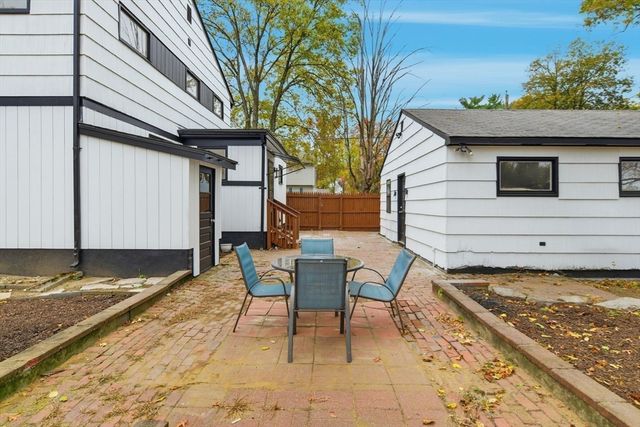 117 Middle St, Springfield, MA 01104