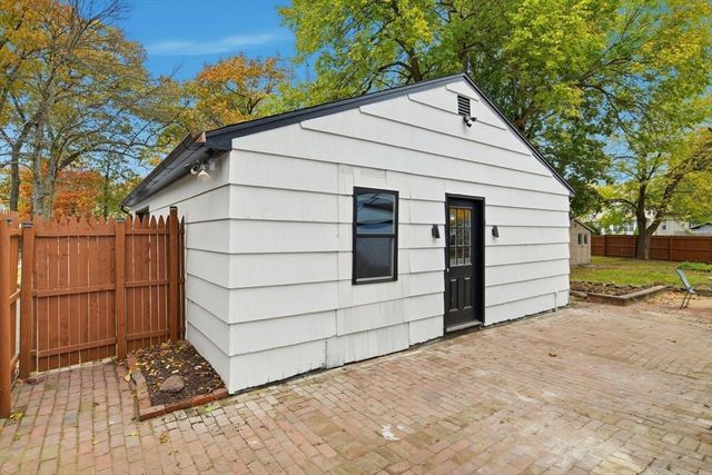 117 Middle St, Springfield, MA 01104