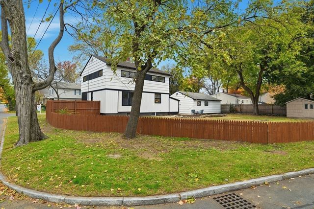 117 Middle St, Springfield, MA 01104