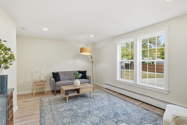 117 Middle St, Springfield, MA 01104