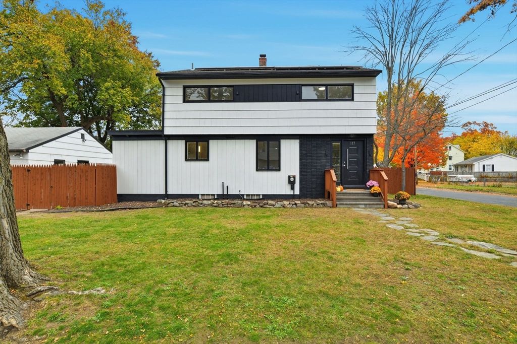 117 Middle St, Springfield, MA 01104