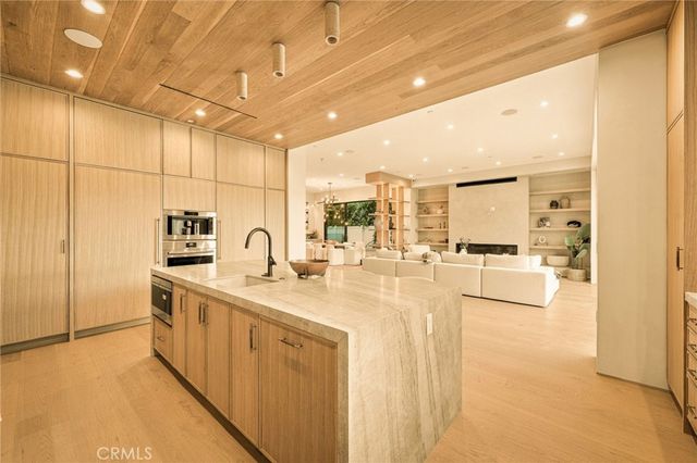 16658 Addison, Encino, CA 91436