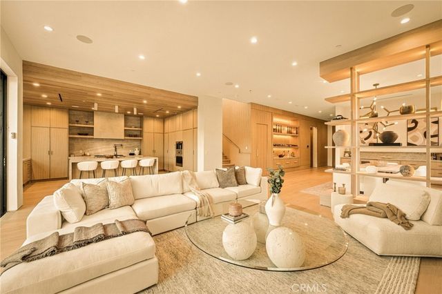 16658 Addison, Encino, CA 91436