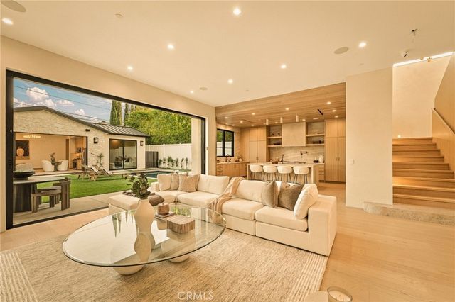 16658 Addison, Encino, CA 91436