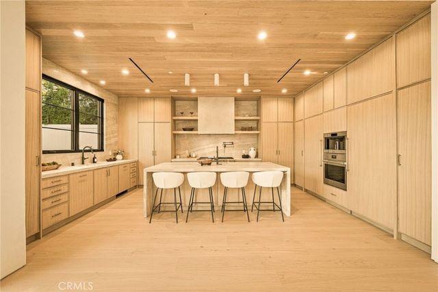 16658 Addison, Encino, CA 91436
