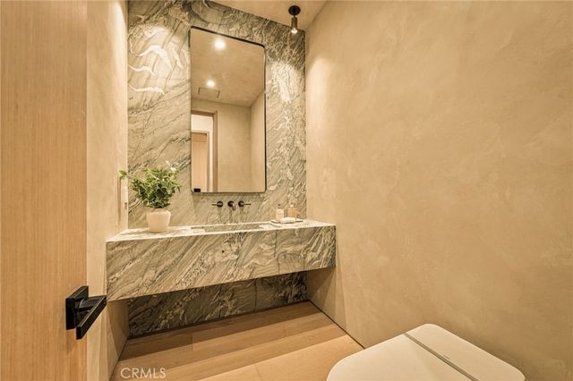 16658 Addison, Encino, CA 91436