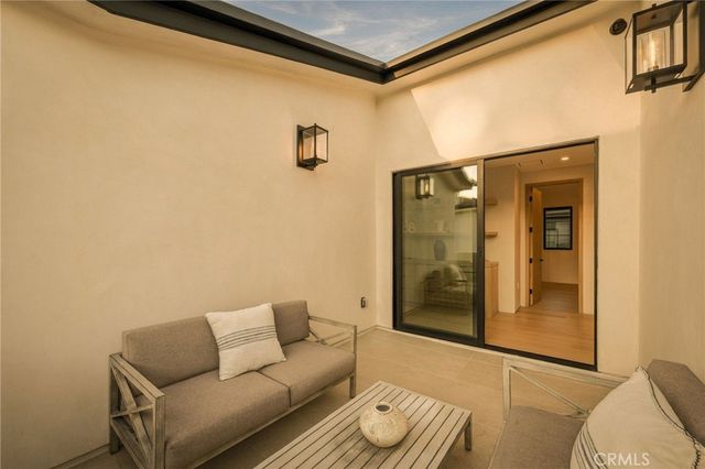 16658 Addison, Encino, CA 91436