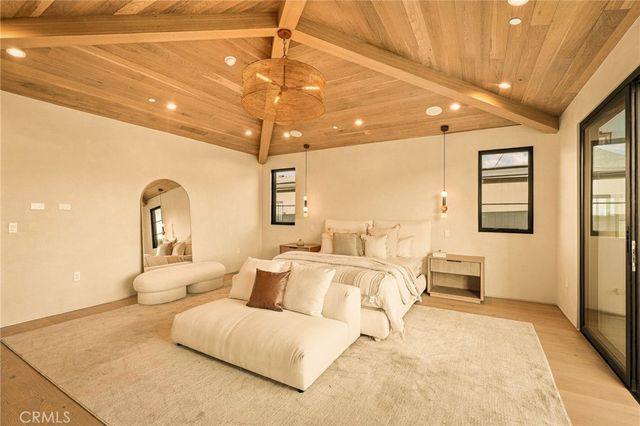 16658 Addison, Encino, CA 91436