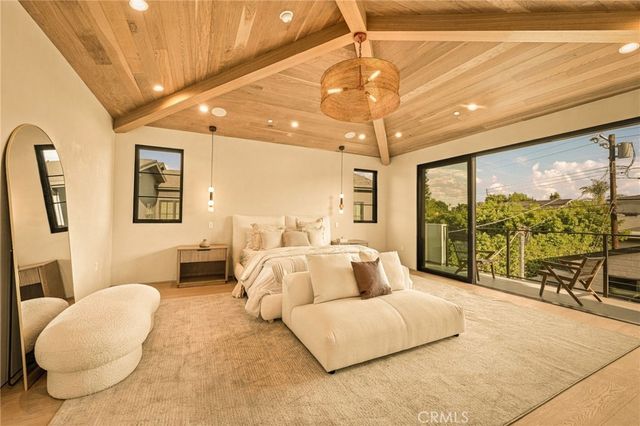 16658 Addison, Encino, CA 91436