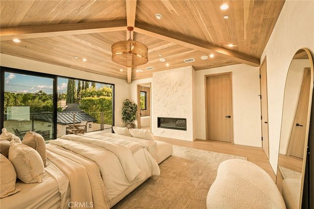 16658 Addison, Encino, CA 91436