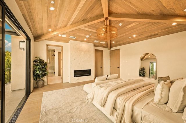 16658 Addison, Encino, CA 91436