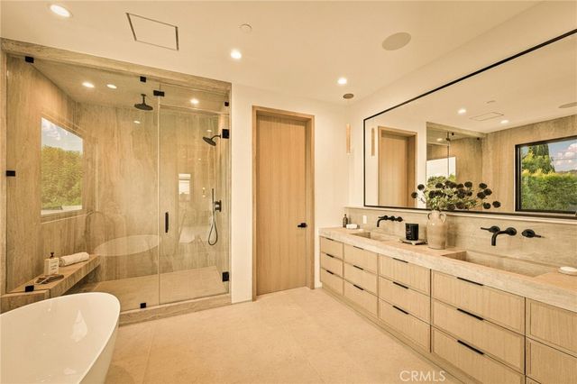 16658 Addison, Encino, CA 91436