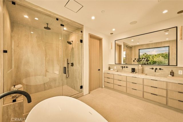 16658 Addison, Encino, CA 91436