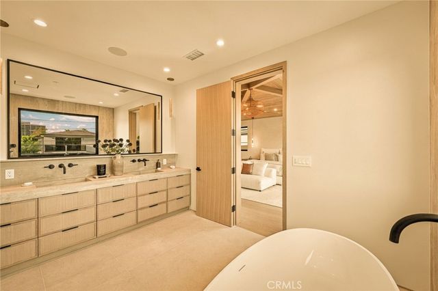 16658 Addison, Encino, CA 91436