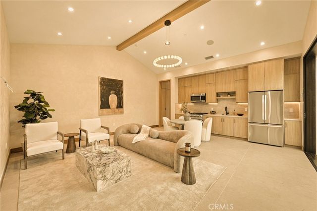 16658 Addison, Encino, CA 91436