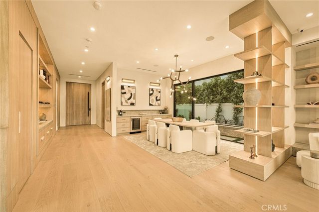 16658 Addison, Encino, CA 91436