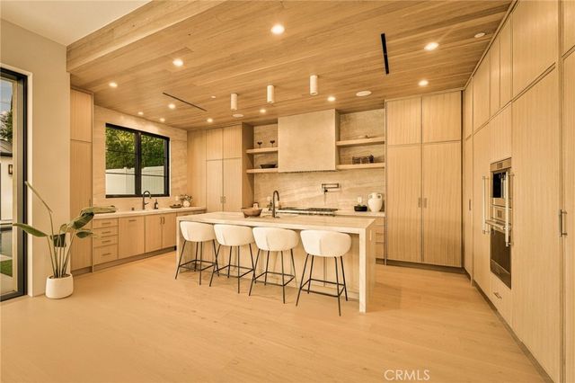 16658 Addison, Encino, CA 91436