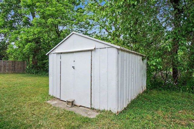 430 11th Avenue, Three Rivers, MI 49093