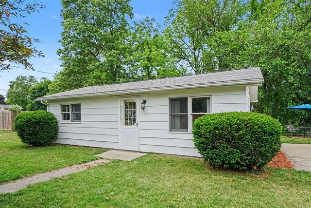 430 11th Avenue, Three Rivers, MI 49093