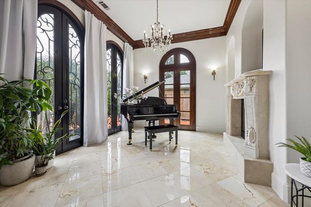 8448 Westview Drive, Houston, TX 77055