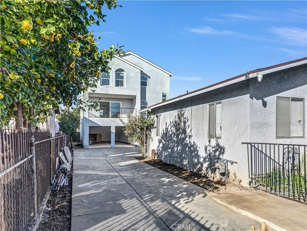 1231 S Rowan Avenue, Los Angeles, CA 90023 — exterior