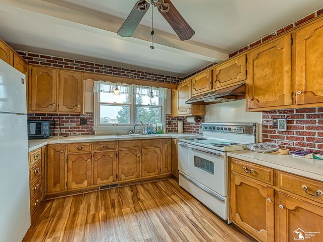 9248 Chinavare Road, Berlin Twp, MI 48166