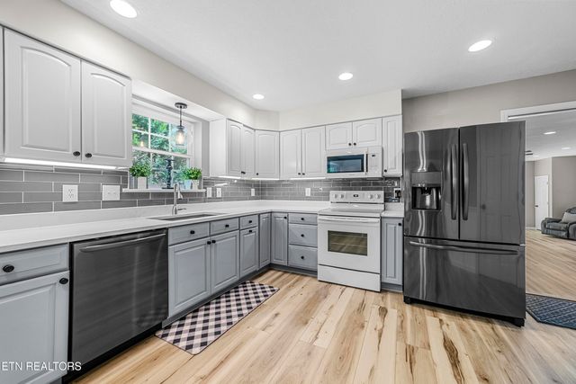 2673 S Clear Fork Rd, Sevierville, TN 37862