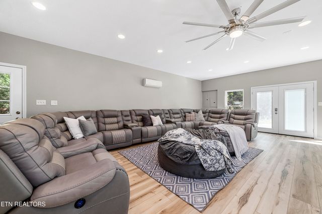 2673 S Clear Fork Rd, Sevierville, TN 37862