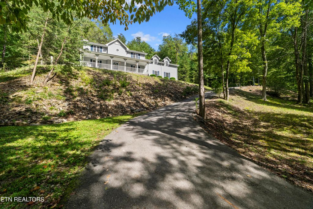 2673 S Clear Fork Rd, Sevierville, TN 37862