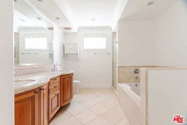 11749 Goshen Avenue 201, Los Angeles, CA 90049