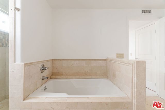 11749 Goshen Avenue 201, Los Angeles, CA 90049