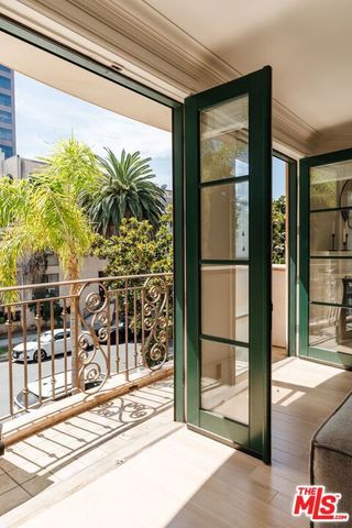 11749 Goshen Avenue 201, Los Angeles, CA 90049