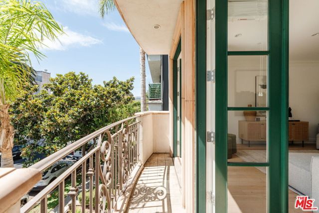 11749 Goshen Avenue 201, Los Angeles, CA 90049