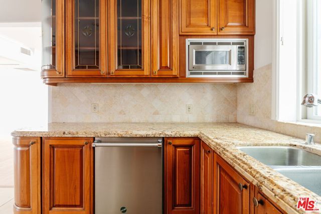 11749 Goshen Avenue 201, Los Angeles, CA 90049