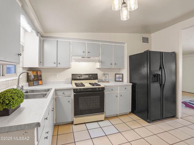 2001 S 3rd Avenue, Tucson, AZ 85713