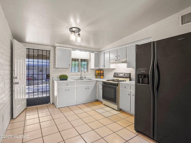 2001 S 3rd Avenue, Tucson, AZ 85713