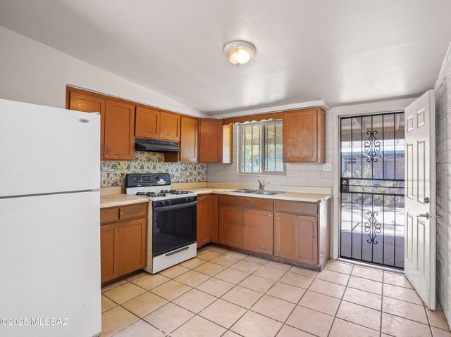2001 S 3rd Avenue, Tucson, AZ 85713