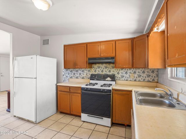2001 S 3rd Avenue, Tucson, AZ 85713