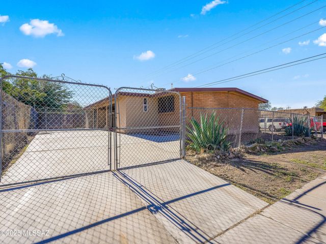 2001 S 3rd Avenue, Tucson, AZ 85713