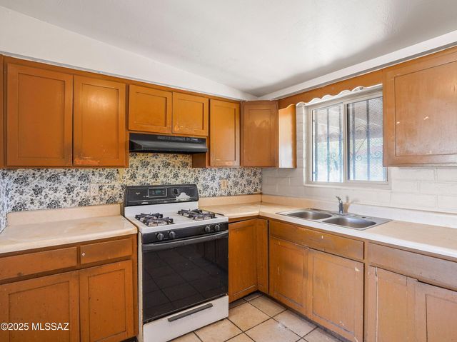 2001 S 3rd Avenue, Tucson, AZ 85713